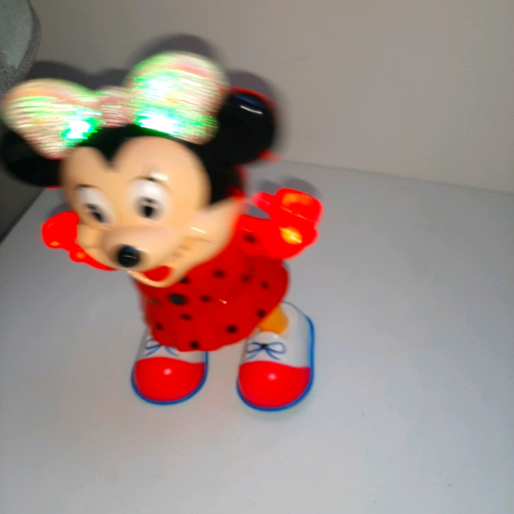 Dancing Minnie Mouse - Picture 4 of 4